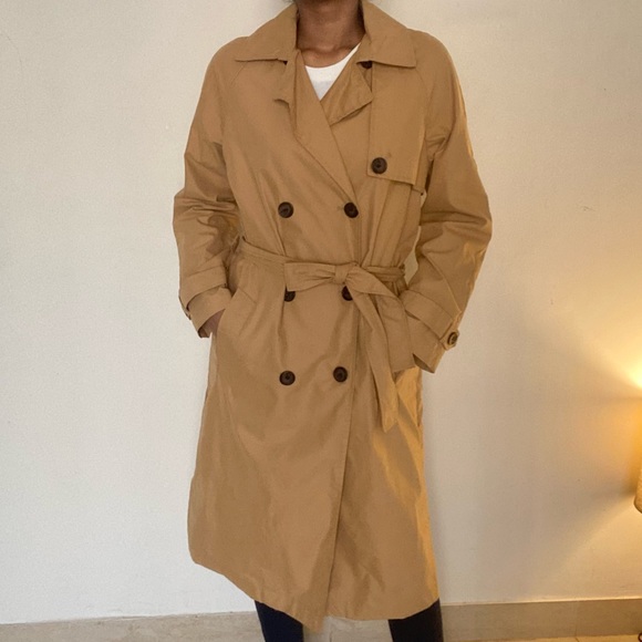 Zara trench coat in camel tan, double breasted with black buttons and tie belt - Picture 4 of 6